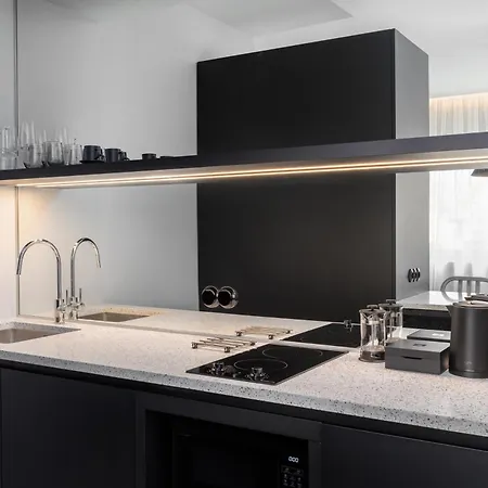 Nero Luxury By Zennova *