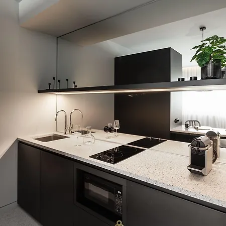Nero Luxury By Zennova *